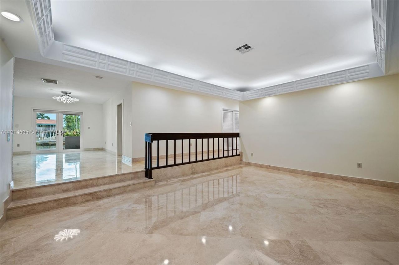 2015 NE 120th Rd, North Miami, FL 33181 Photo