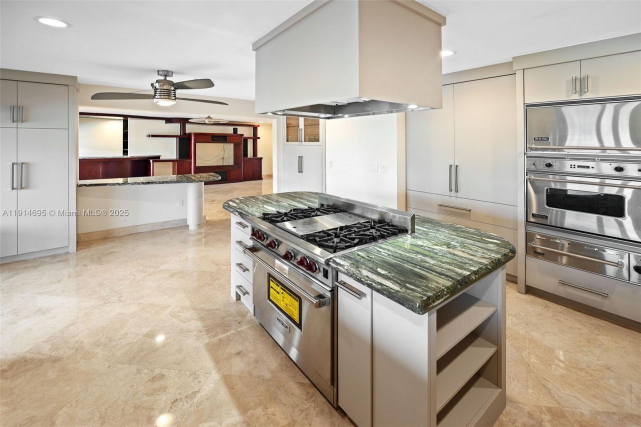 2015 NE 120th Rd, North Miami, FL 33181 Photo