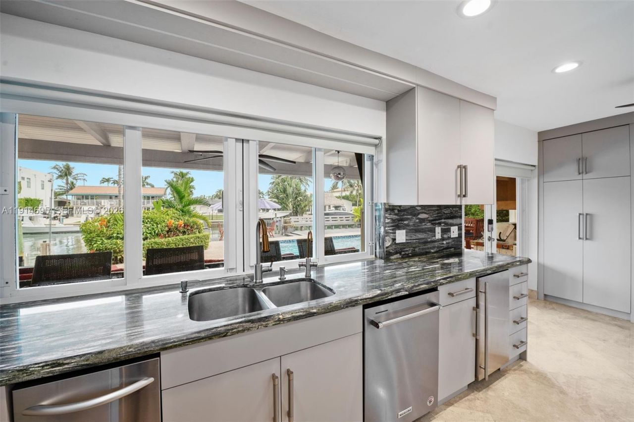 2015 NE 120th Rd, North Miami, FL 33181 Photo