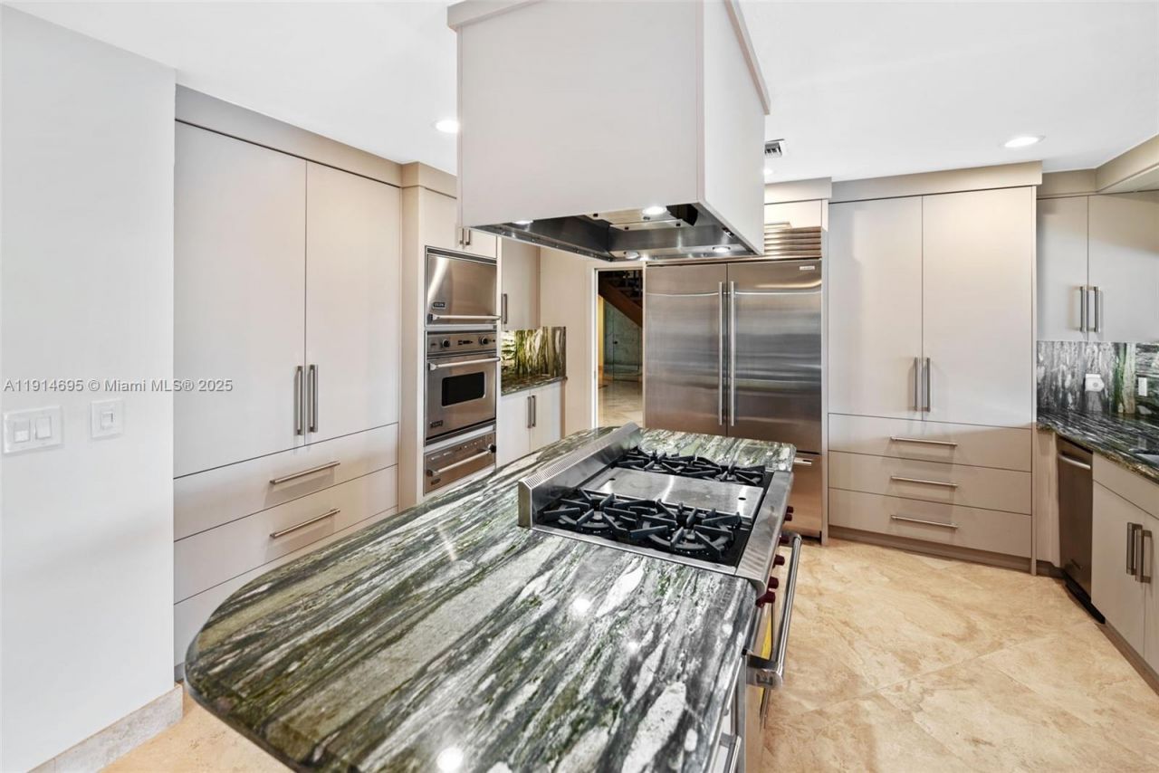 2015 NE 120th Rd, North Miami, FL 33181 Photo