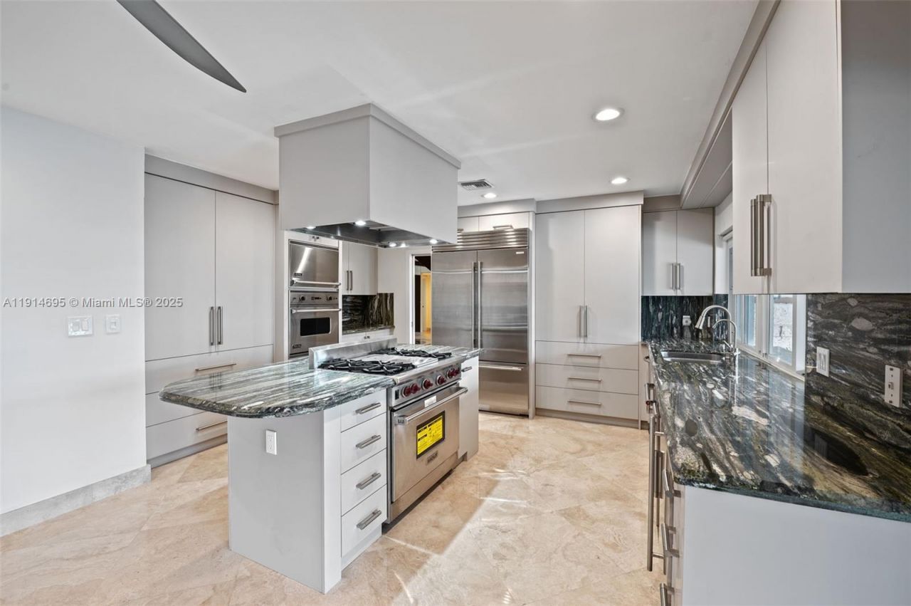 2015 NE 120th Rd, North Miami, FL 33181 Photo