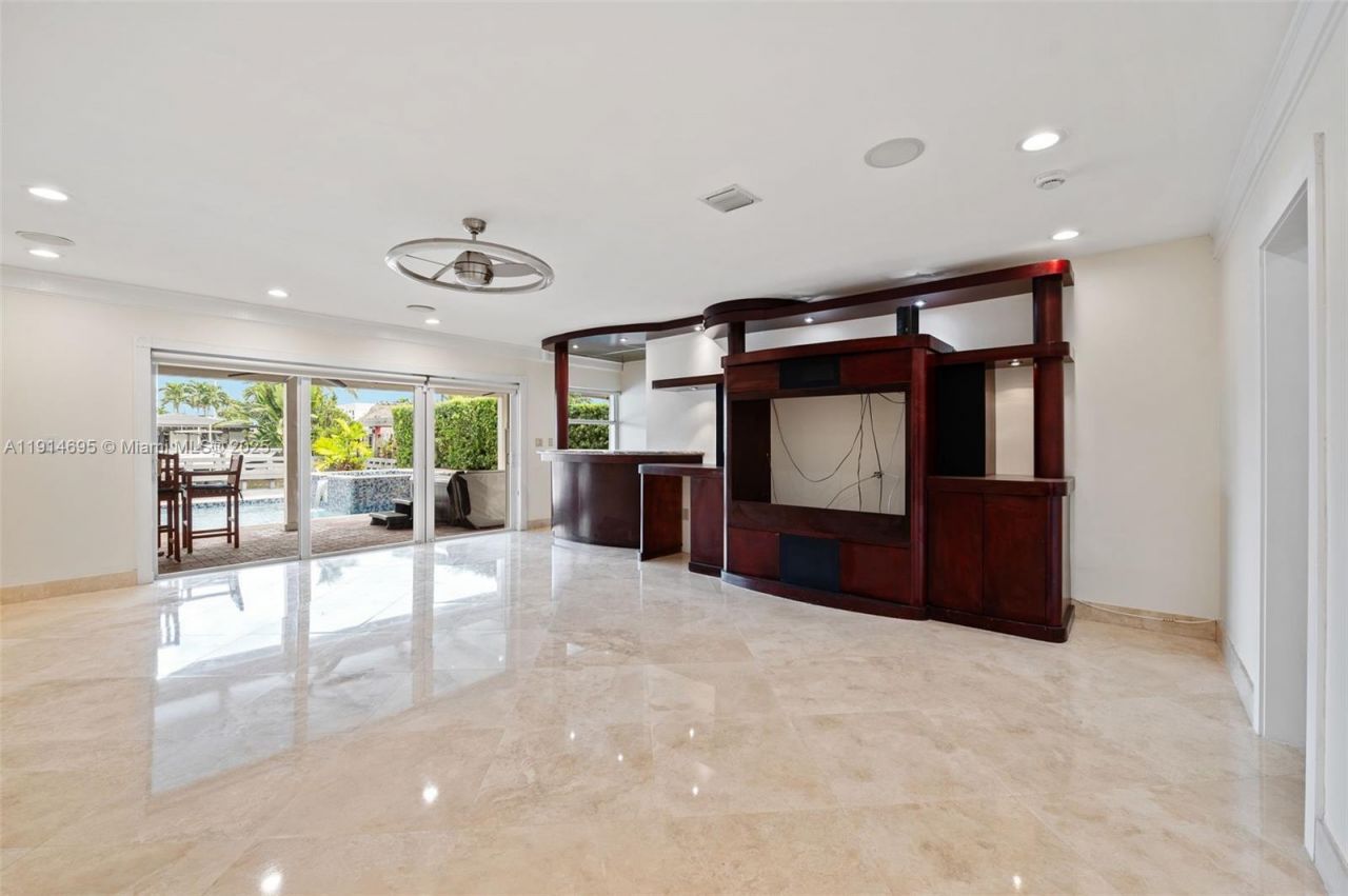 2015 NE 120th Rd, North Miami, FL 33181 Photo