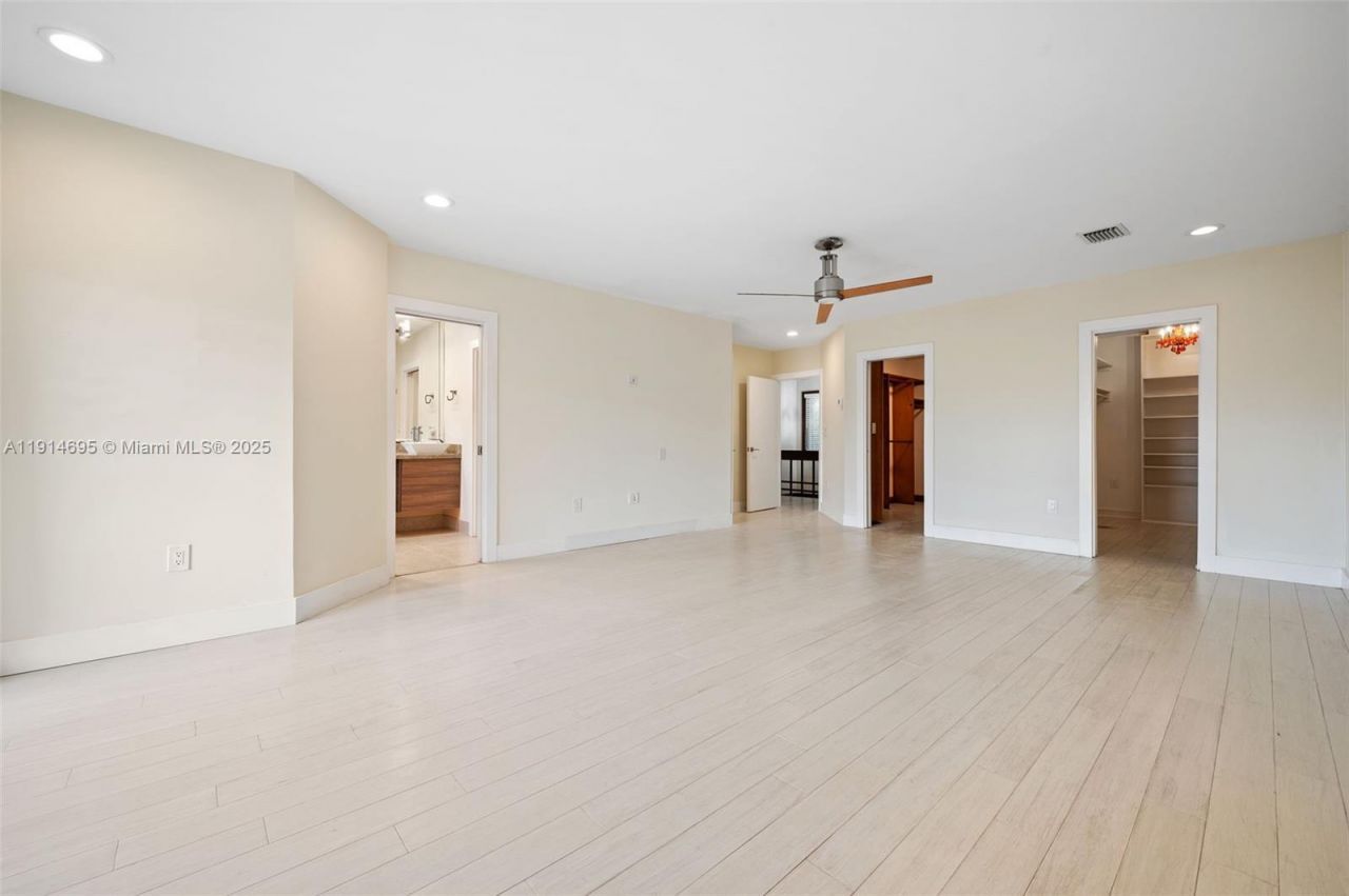 2015 NE 120th Rd, North Miami, FL 33181 Photo