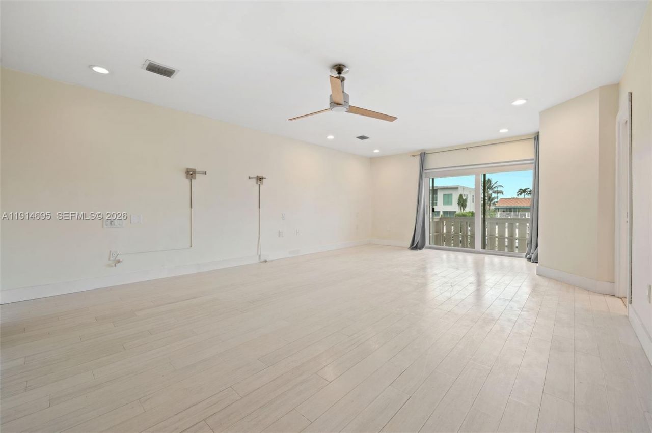 2015 NE 120th Rd, North Miami, FL 33181 Photo