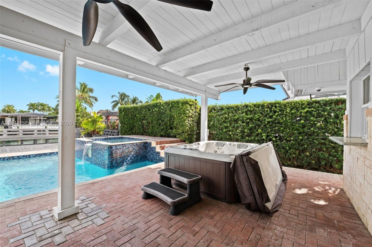 2015 NE 120th Rd, North Miami, FL 33181 Photo