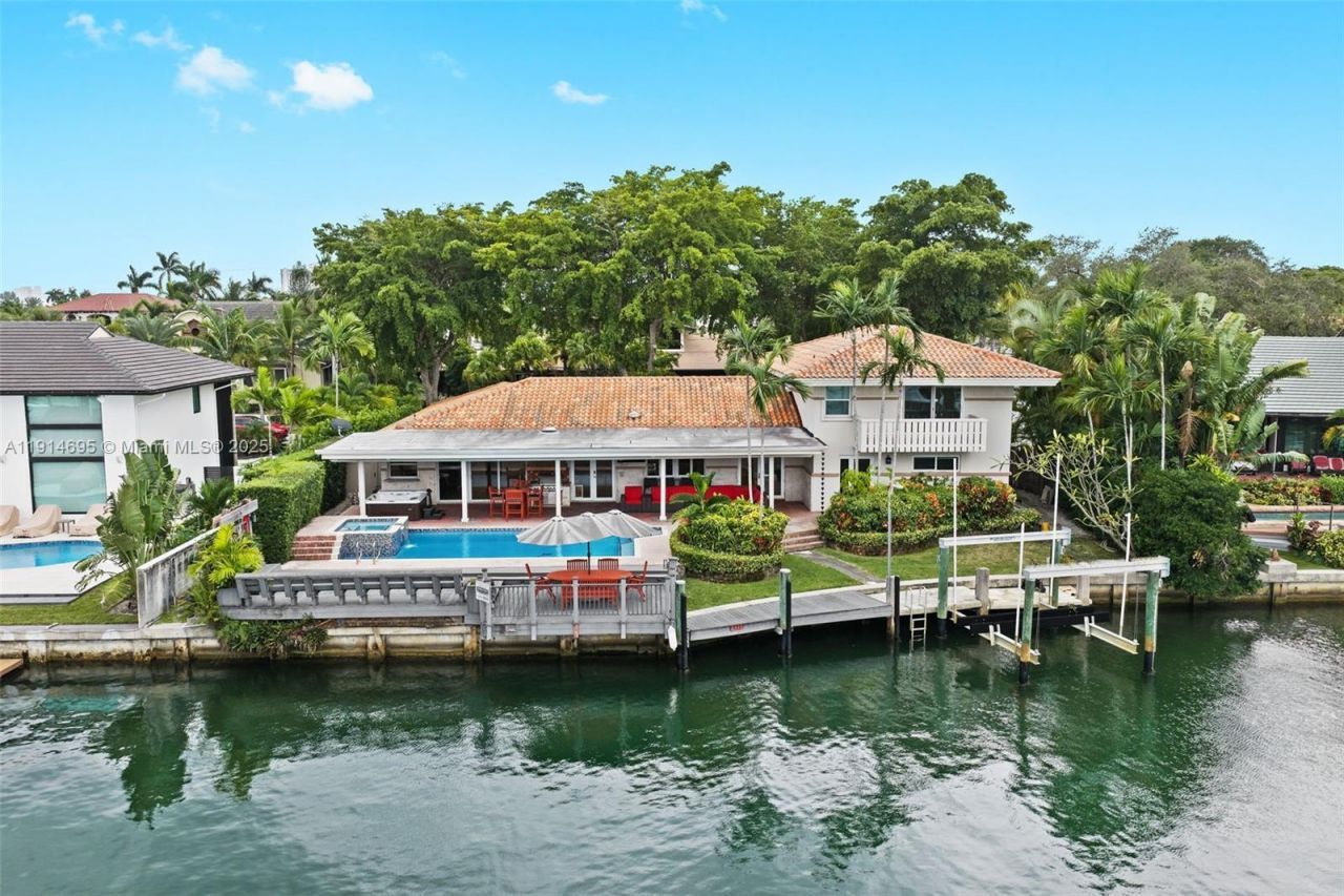 2015 NE 120th Rd, North Miami, FL 33181 Photo