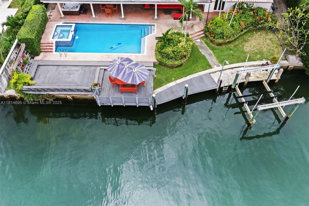 2015 NE 120th Rd, North Miami, FL 33181 Photo