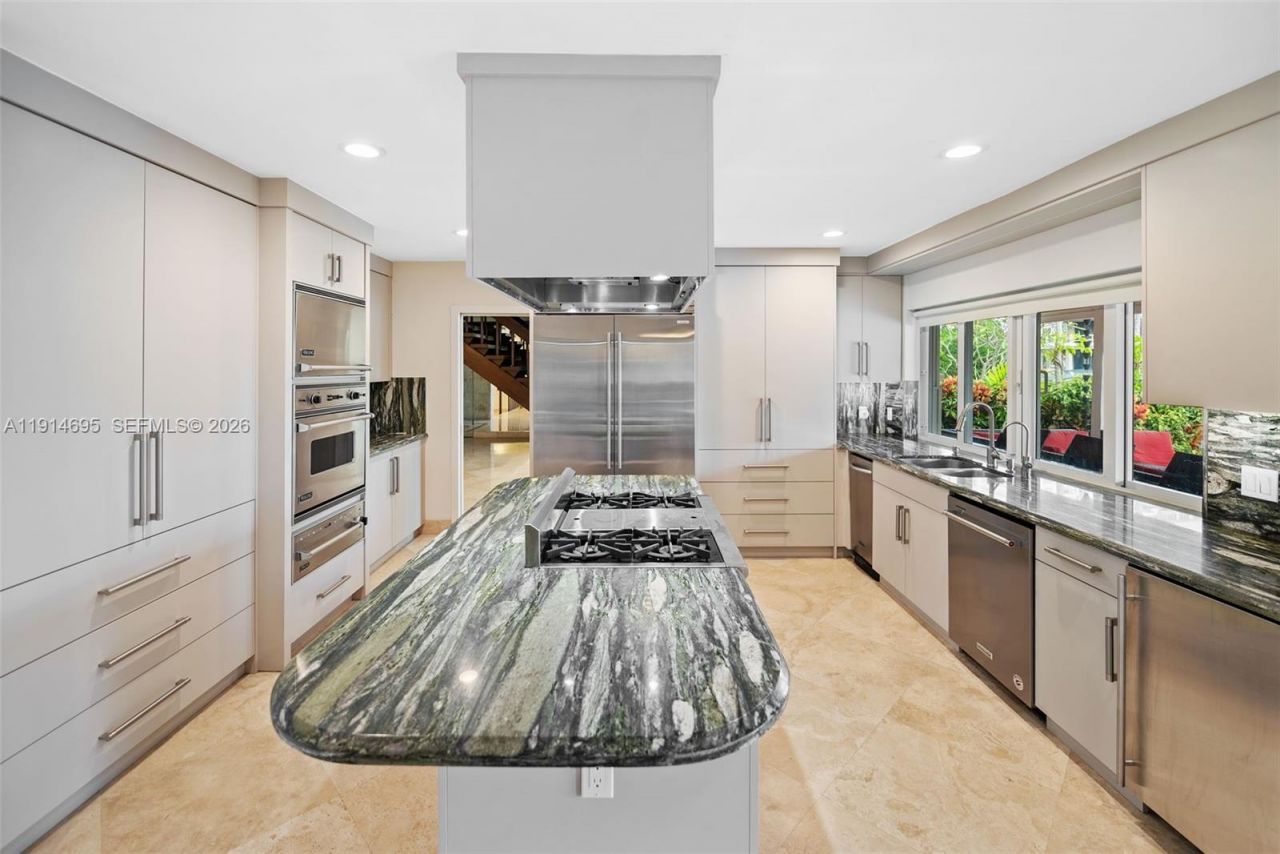 2015 NE 120th Rd, North Miami, FL 33181 Photo