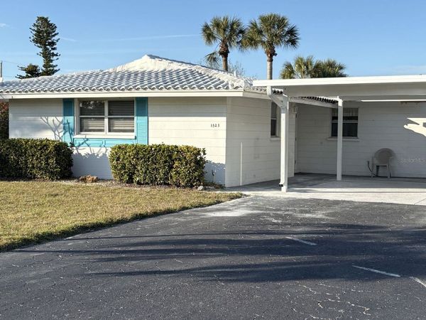 1523 LAKESIDE DRIVE, Unit 15, VENICE, FL 34293