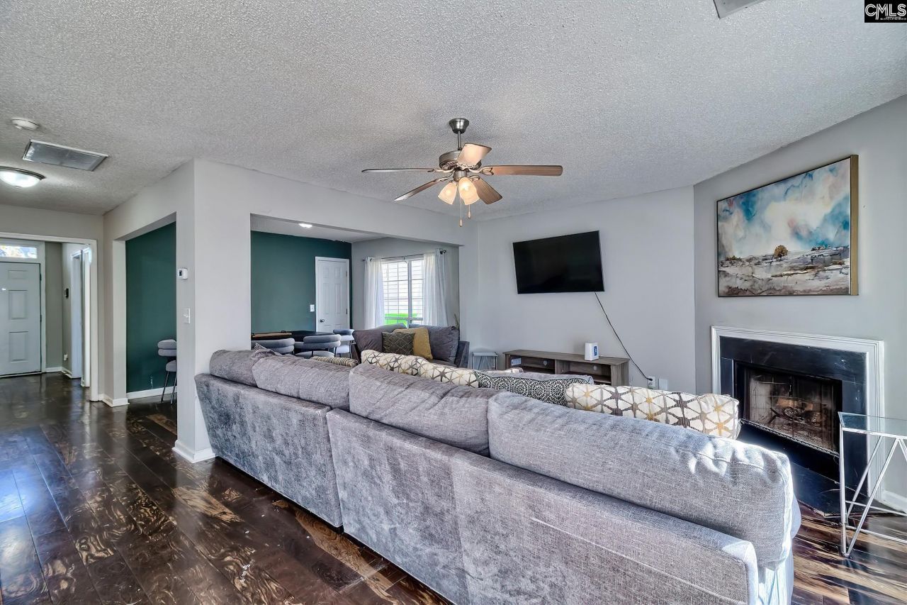 102 Autumn Run Circle Photo 11