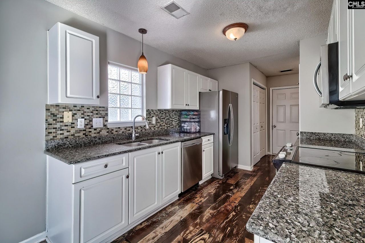 102 Autumn Run Circle Photo 13