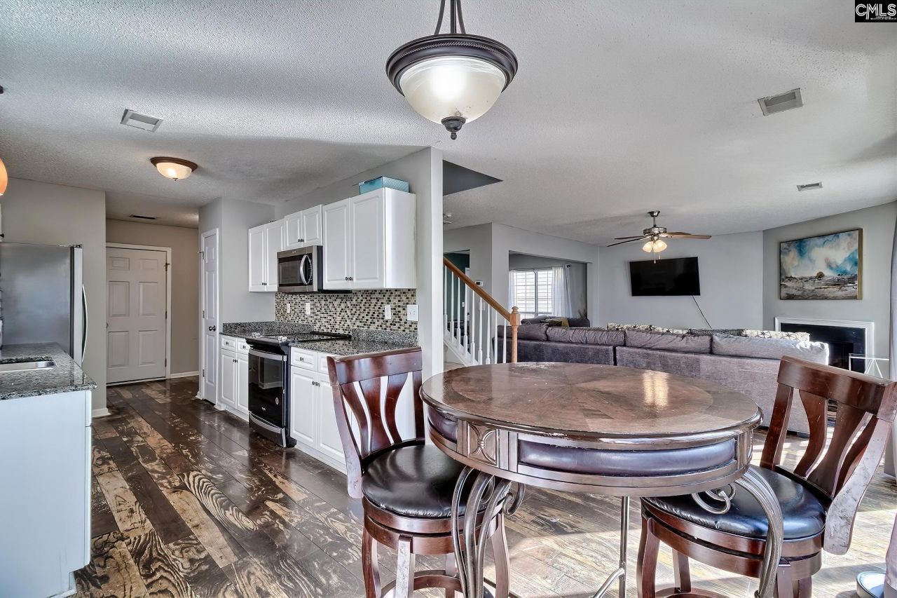 102 Autumn Run Circle Photo 17