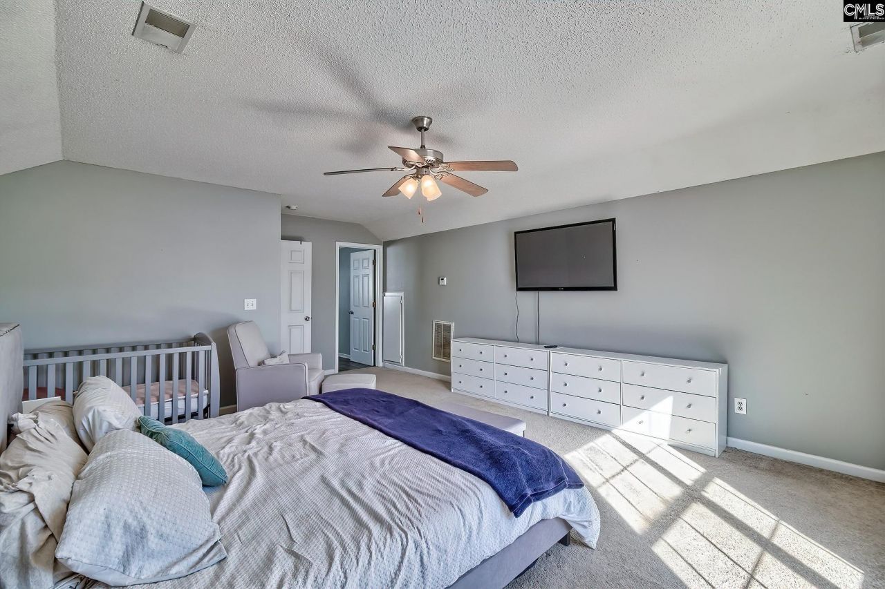 102 Autumn Run Circle Photo 19