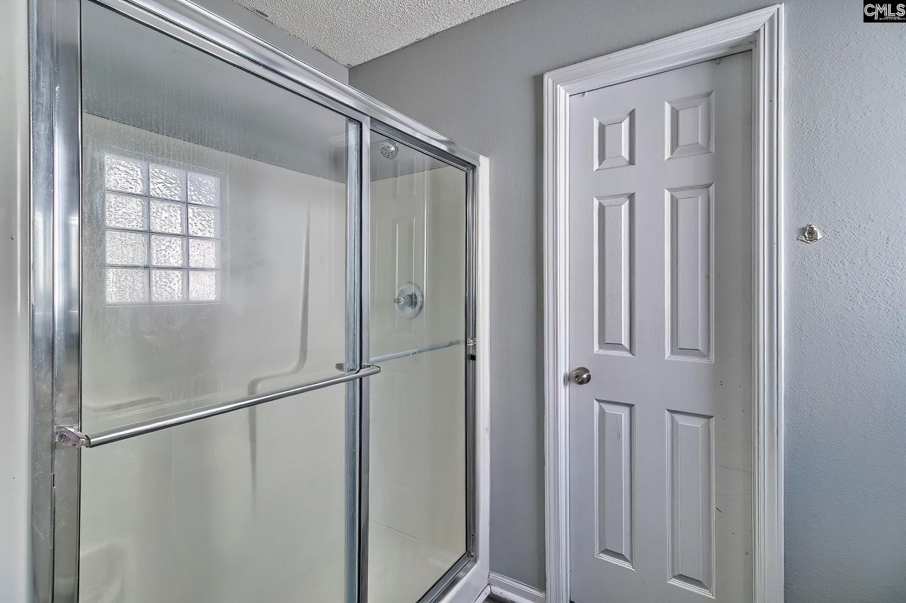 102 Autumn Run Circle Photo 23