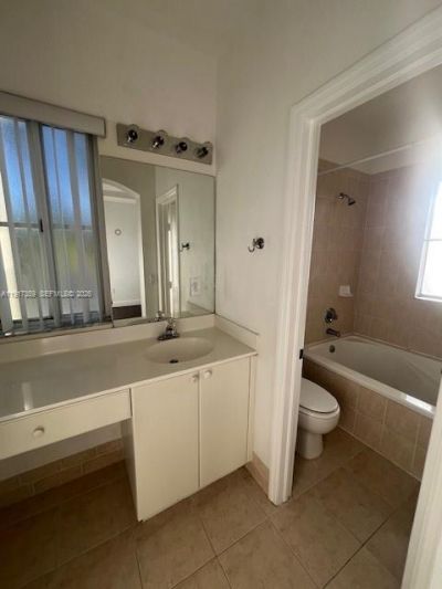 8305 NW 108th Ave, Unit 7-18, Doral, FL 33178 Photo