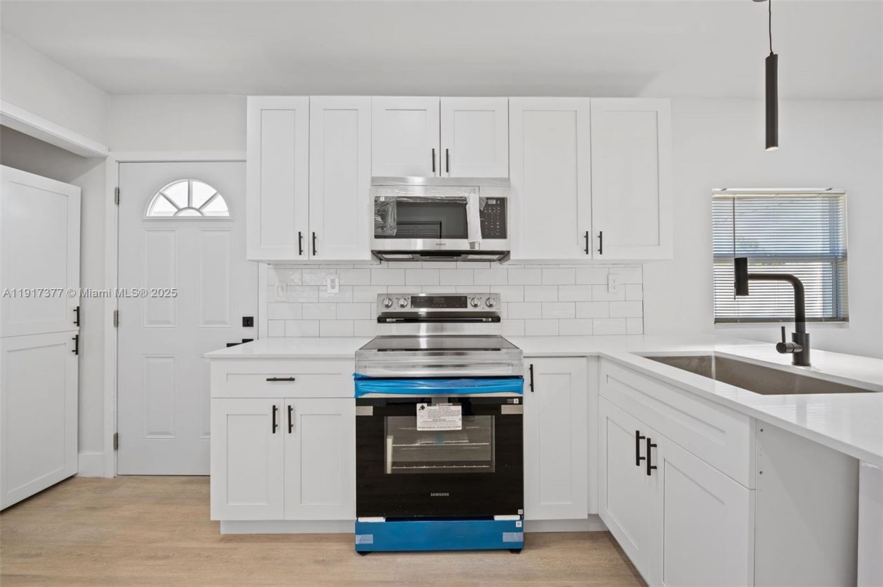 1844 NW 67th St, Miami, FL 33147 Photo