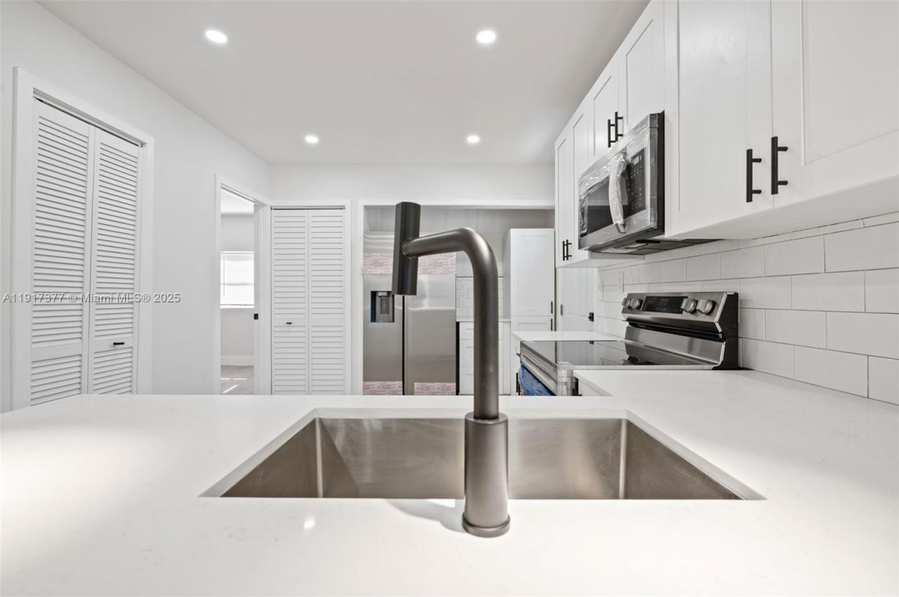 1844 NW 67th St, Miami, FL 33147 Photo