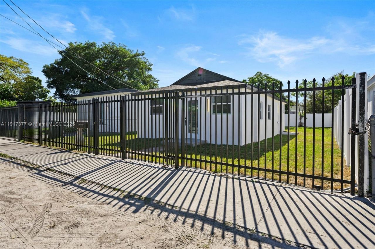 1844 NW 67th St, Miami, FL 33147 Photo