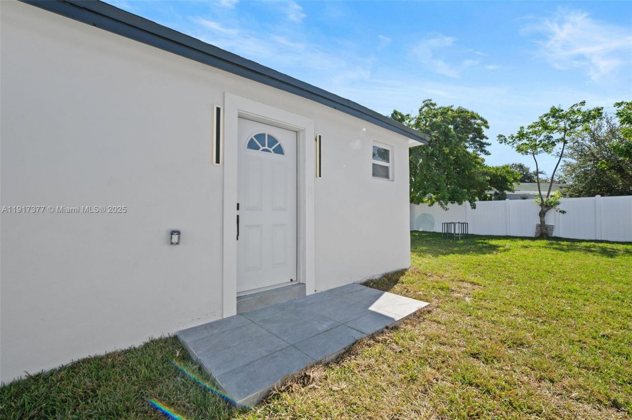 1844 NW 67th St, Miami, FL 33147 Photo