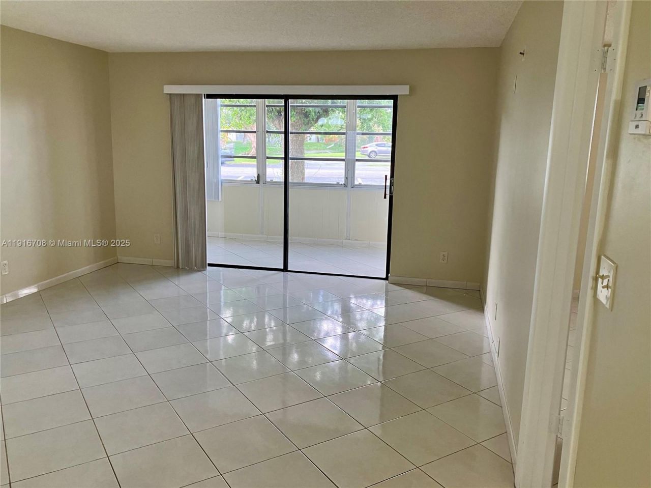 4270 NW 40th St, Unit 103, Lauderdale Lakes, FL 33319 Photo
