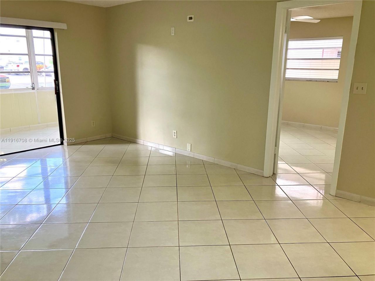 4270 NW 40th St, Unit 103, Lauderdale Lakes, FL 33319 Photo