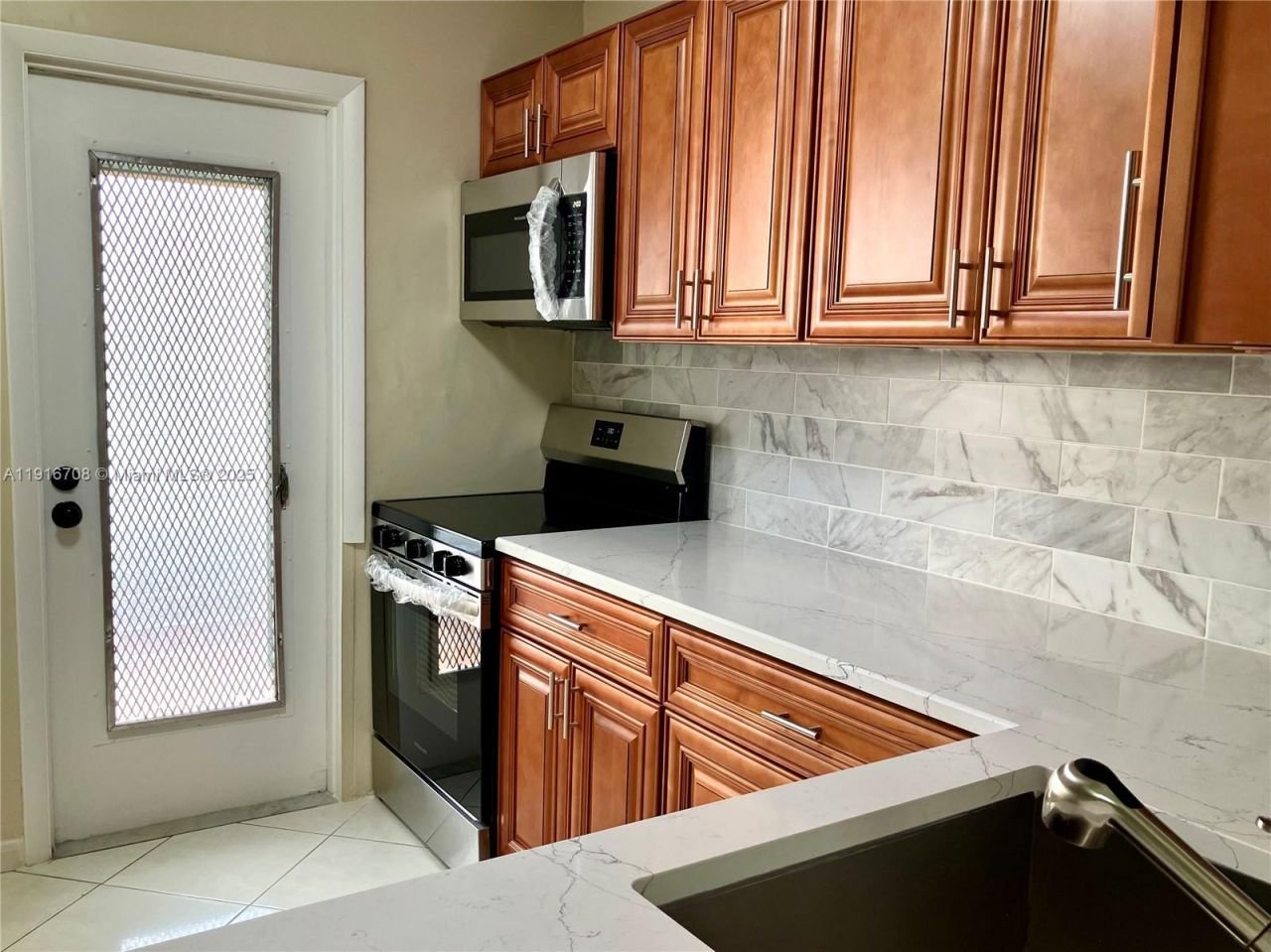 4270 NW 40th St, Unit 103, Lauderdale Lakes, FL 33319 Photo