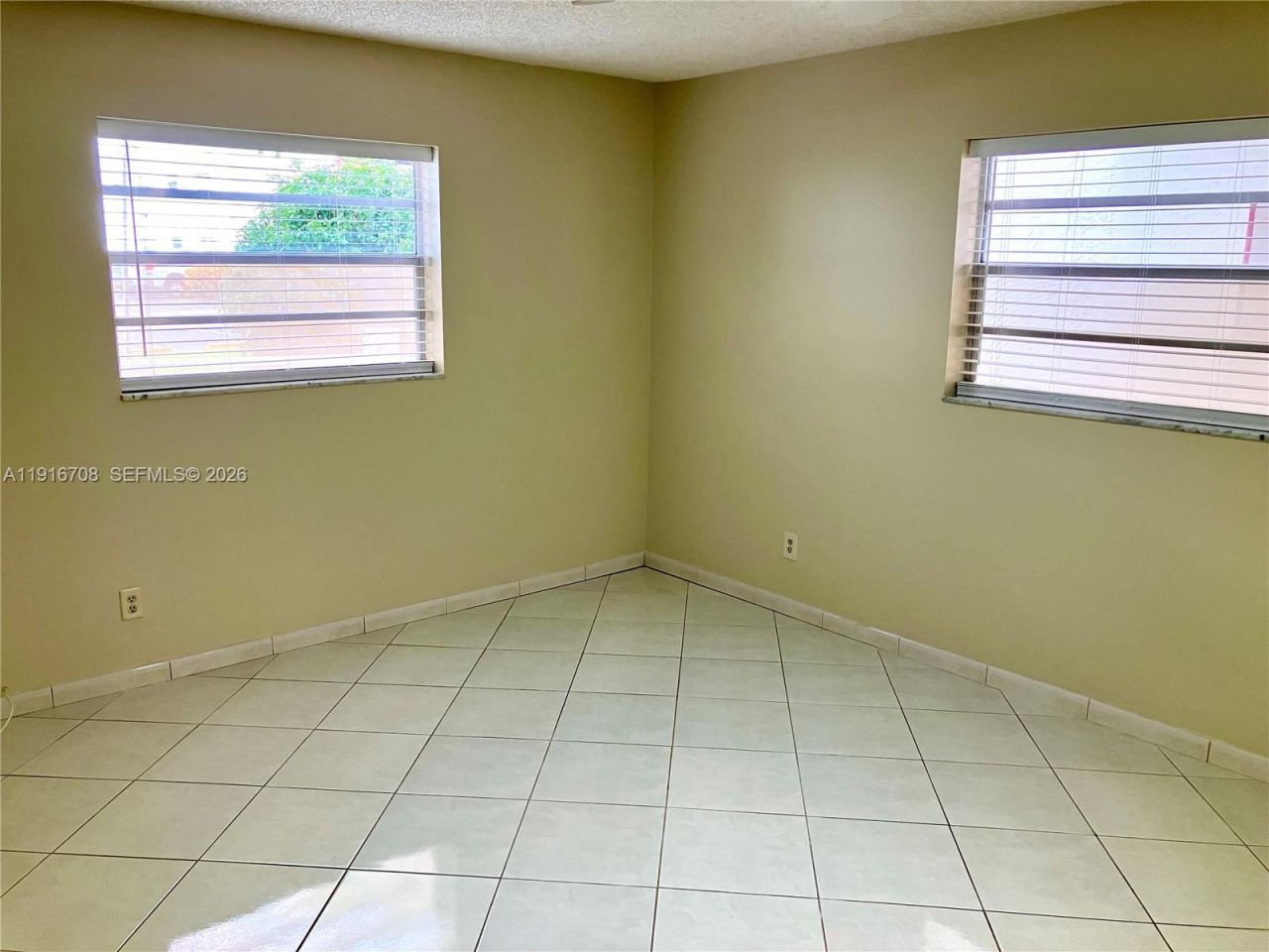 4270 NW 40th St, Unit 103, Lauderdale Lakes, FL 33319 Photo