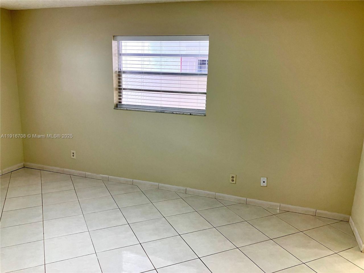 4270 NW 40th St, Unit 103, Lauderdale Lakes, FL 33319 Photo
