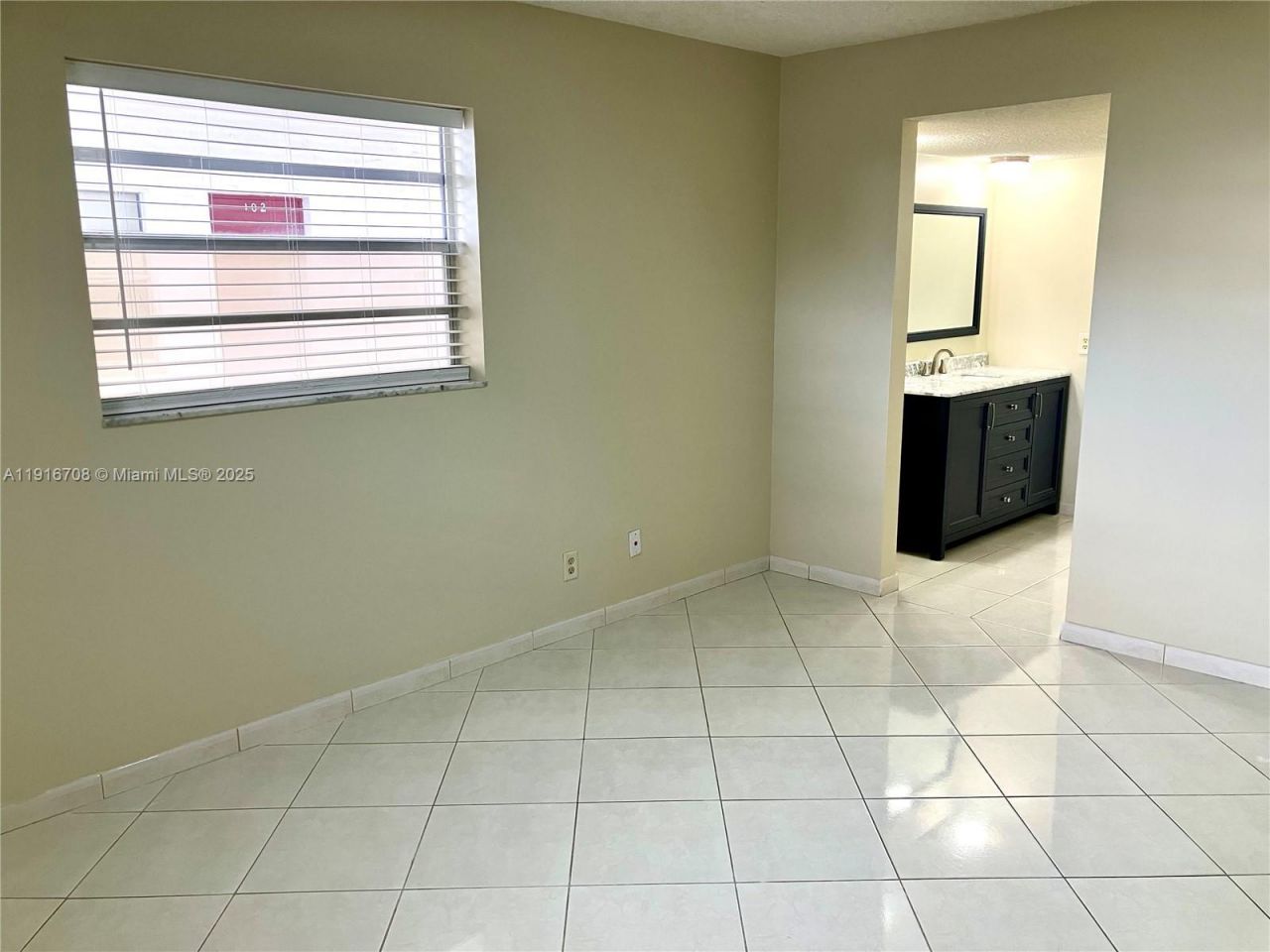 4270 NW 40th St, Unit 103, Lauderdale Lakes, FL 33319 Photo