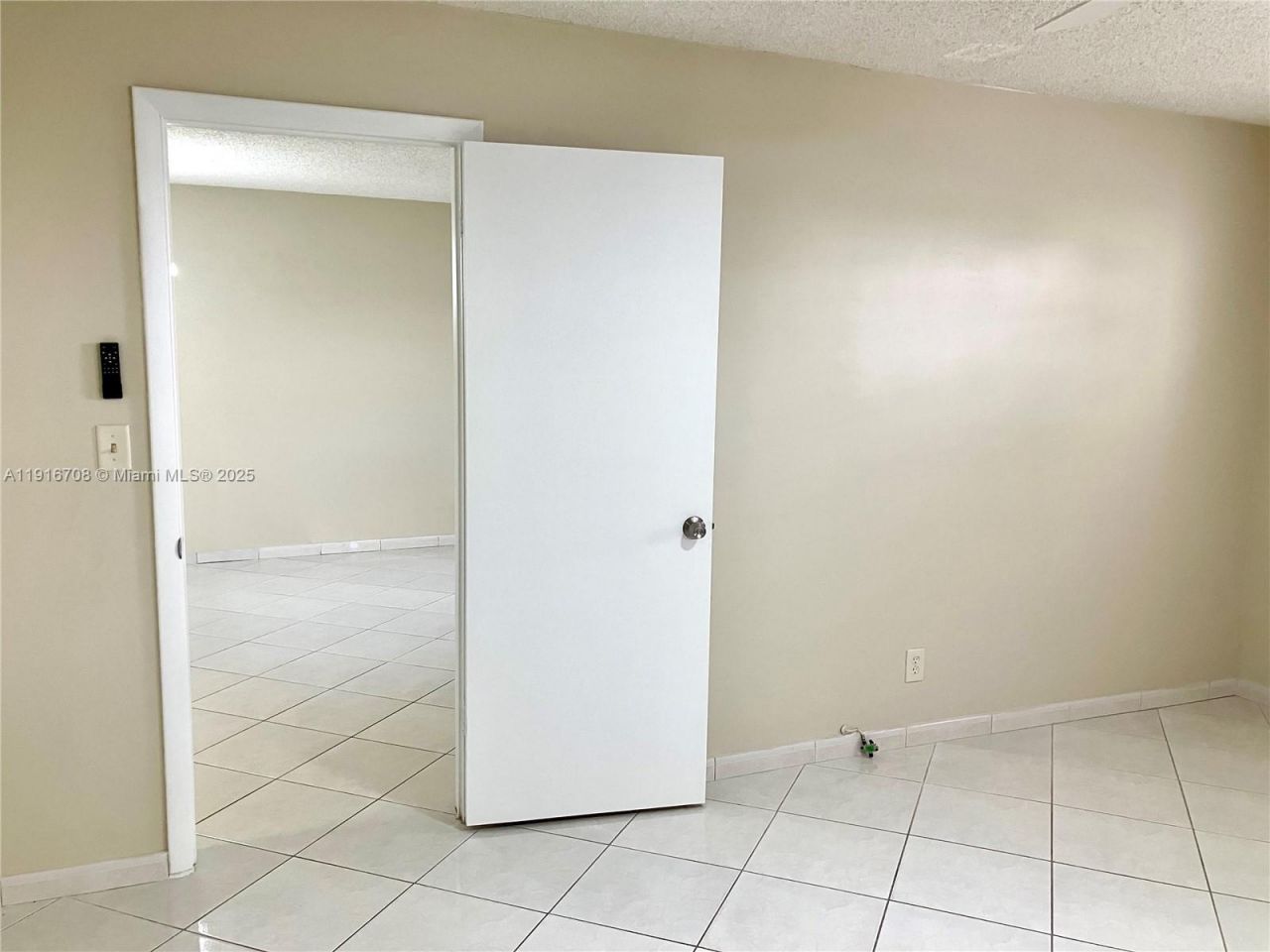4270 NW 40th St, Unit 103, Lauderdale Lakes, FL 33319 Photo