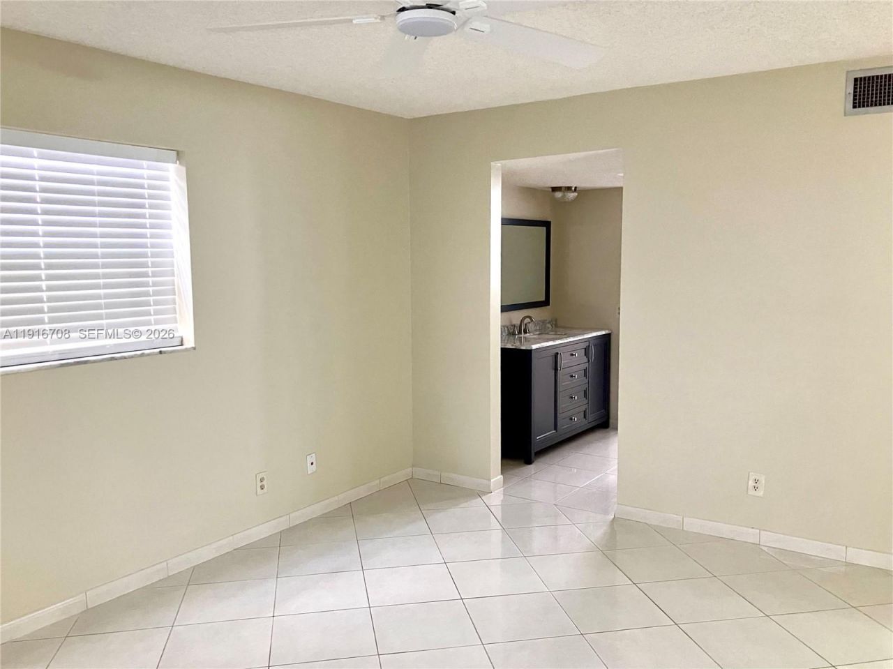 4270 NW 40th St, Unit 103, Lauderdale Lakes, FL 33319 Photo