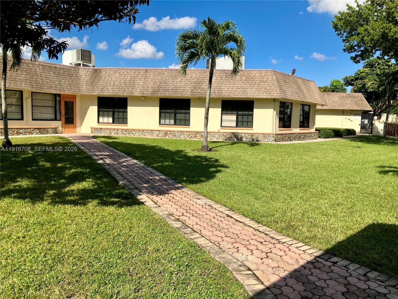 4270 NW 40th St, Unit 103, Lauderdale Lakes, FL 33319 Photo