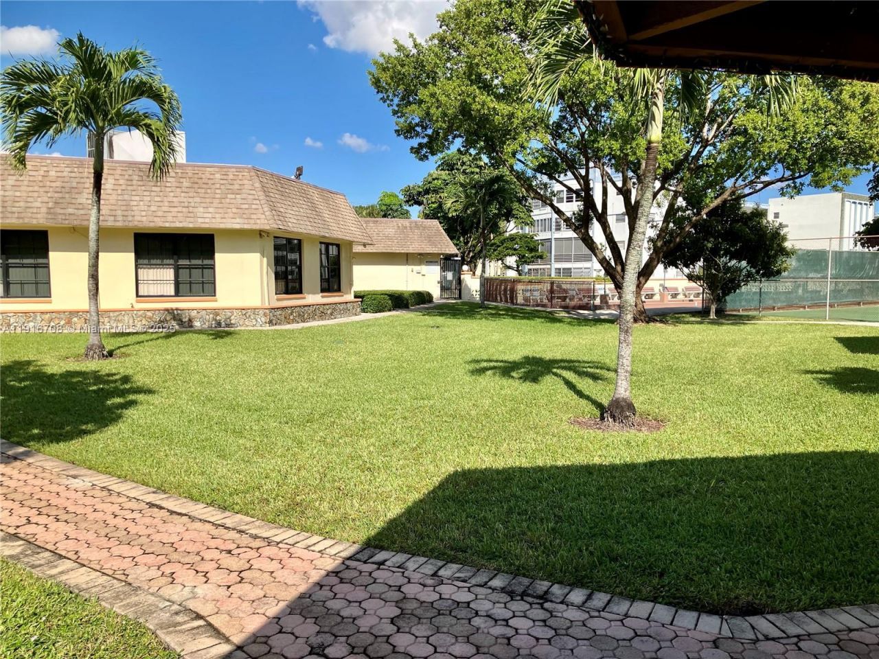 4270 NW 40th St, Unit 103, Lauderdale Lakes, FL 33319 Photo