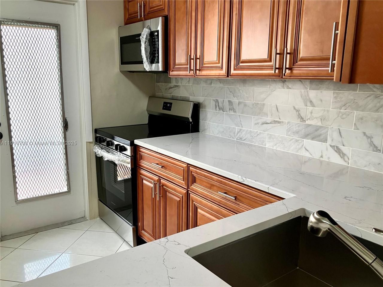 4270 NW 40th St, Unit 103, Lauderdale Lakes, FL 33319 Photo