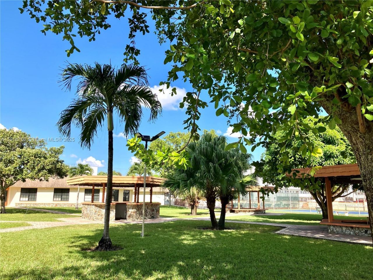 4270 NW 40th St, Unit 103, Lauderdale Lakes, FL 33319 Photo