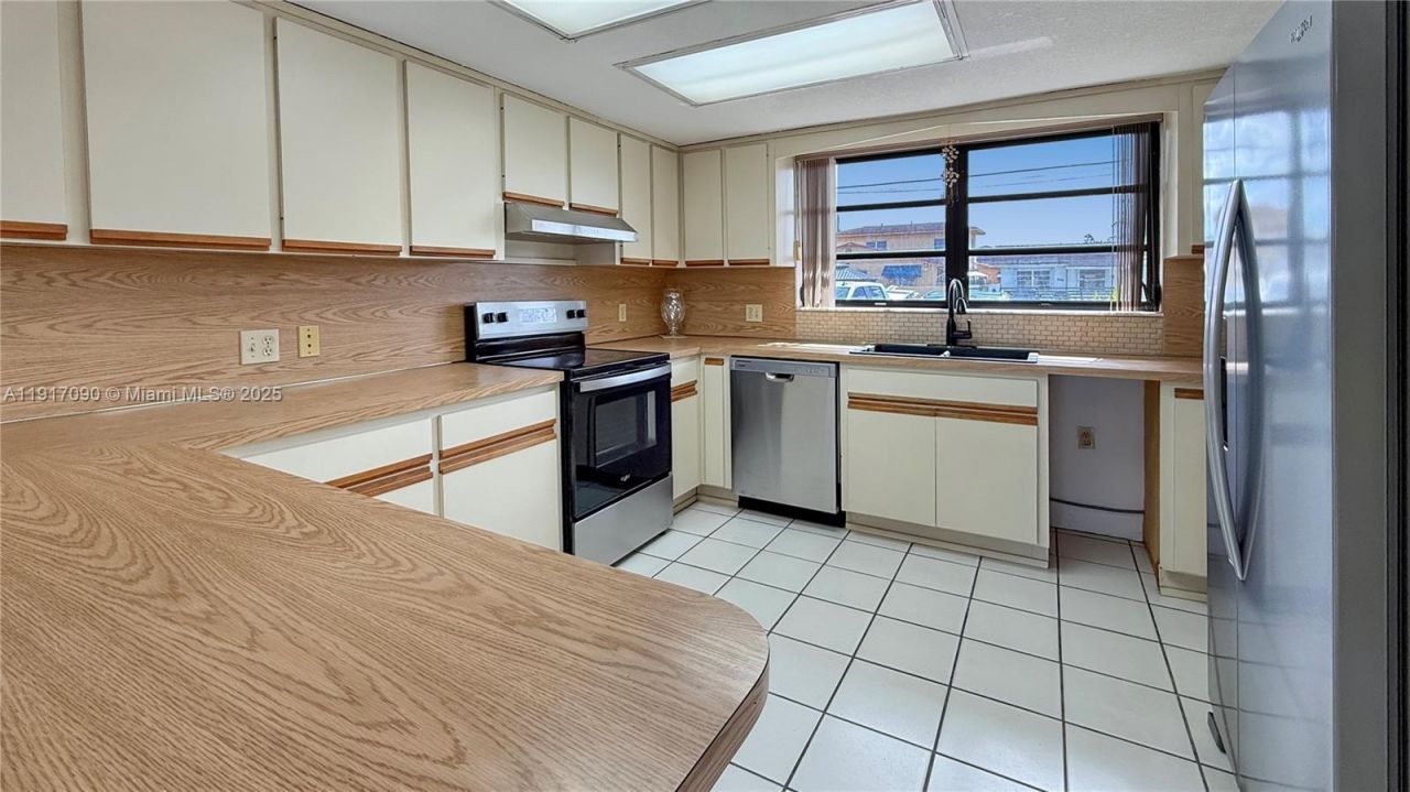 8877 SW 36th St, Miami, FL 33165 Photo