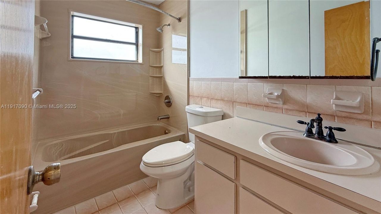 8877 SW 36th St, Miami, FL 33165 Photo