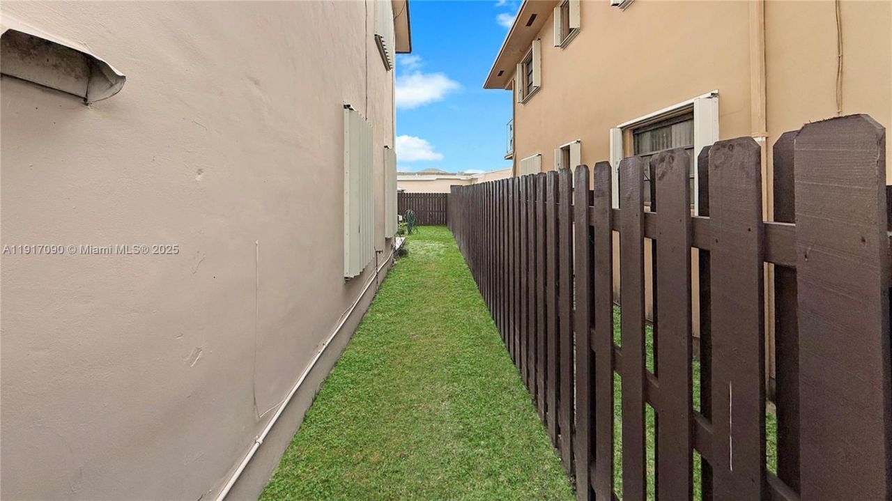 8877 SW 36th St, Miami, FL 33165 Photo