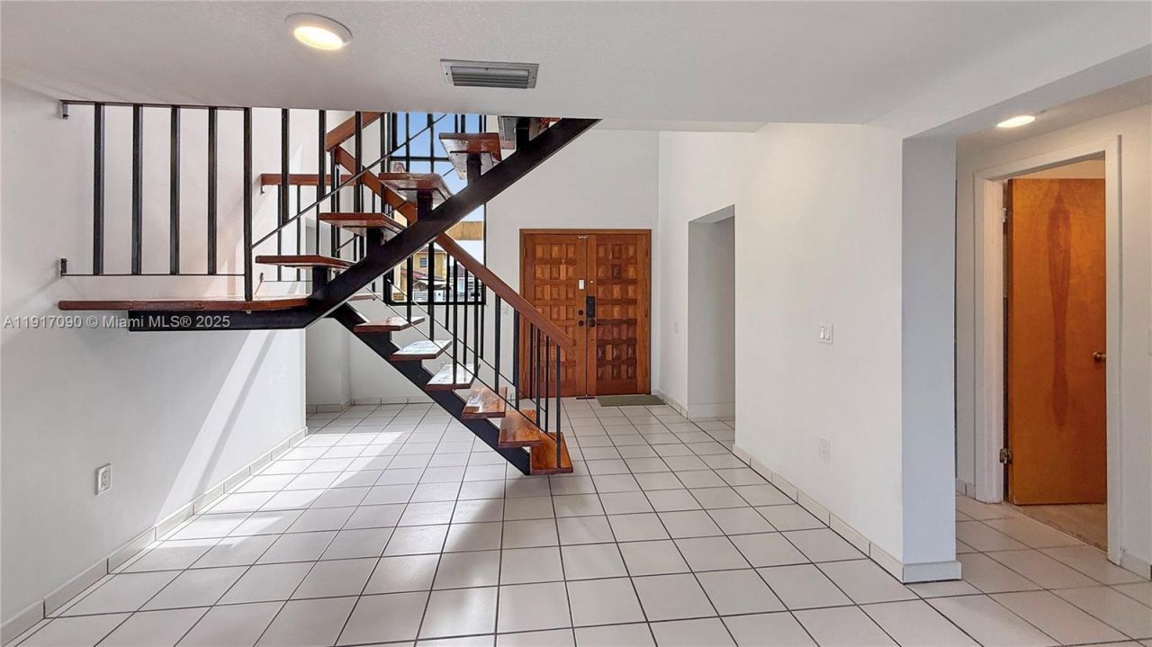 8877 SW 36th St, Miami, FL 33165 Photo