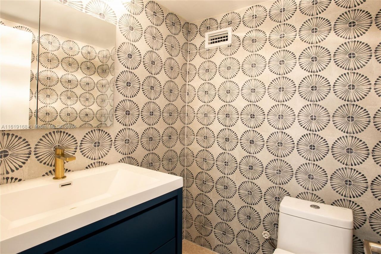 8233 Harding Ave, Unit 606, Miami Beach, FL 33141 Photo
