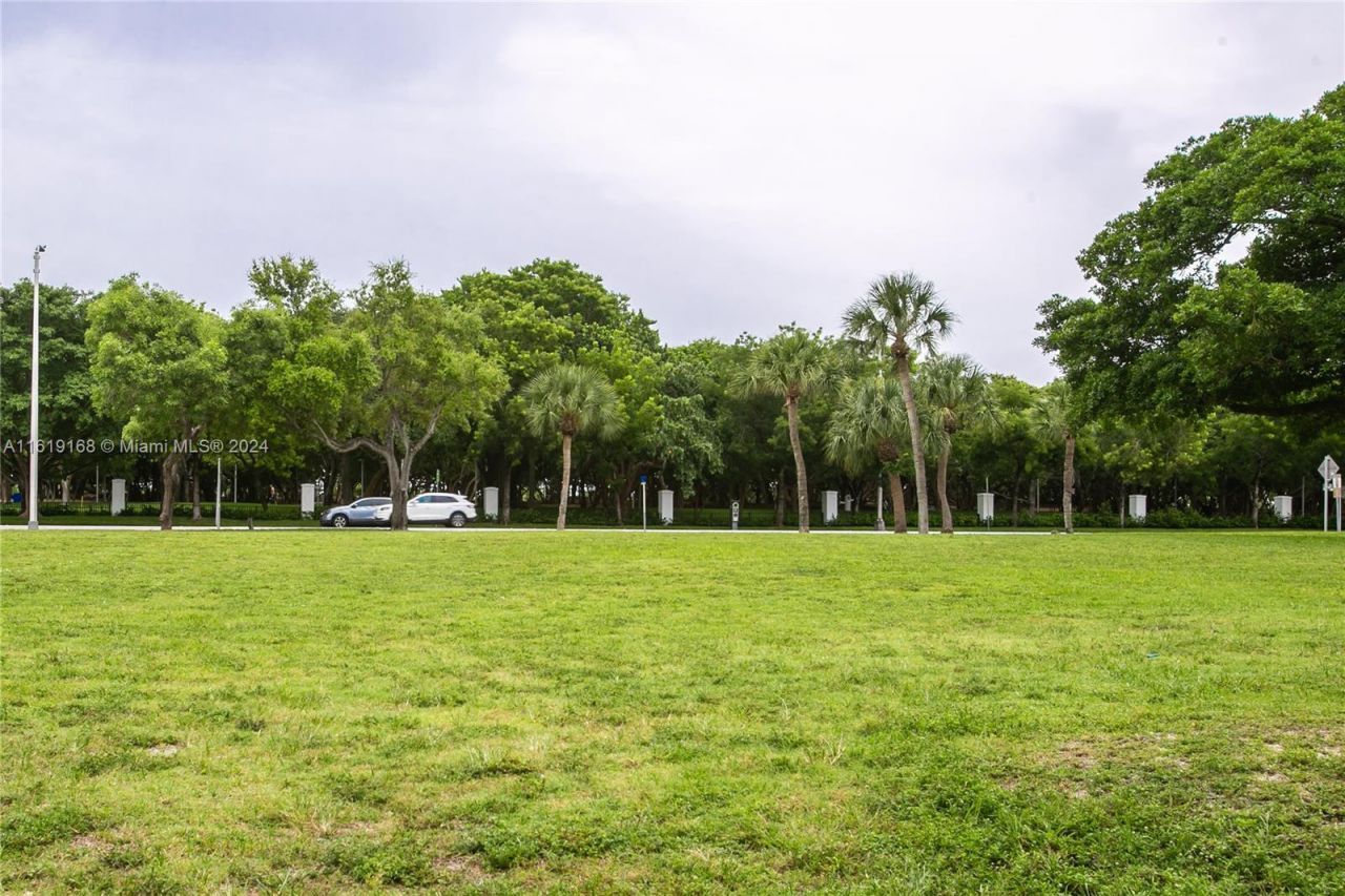 8233 Harding Ave, Unit 606, Miami Beach, FL 33141 Photo