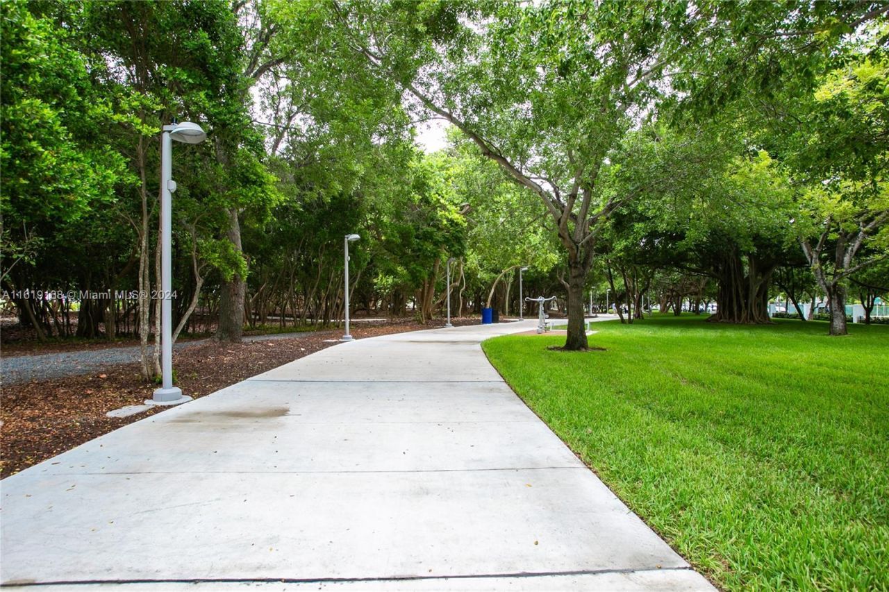 8233 Harding Ave, Unit 606, Miami Beach, FL 33141 Photo
