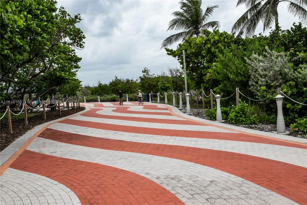 8233 Harding Ave, Unit 606, Miami Beach, FL 33141 Photo