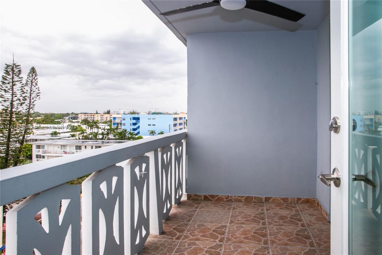 8233 Harding Ave, Unit 606, Miami Beach, FL 33141 Photo