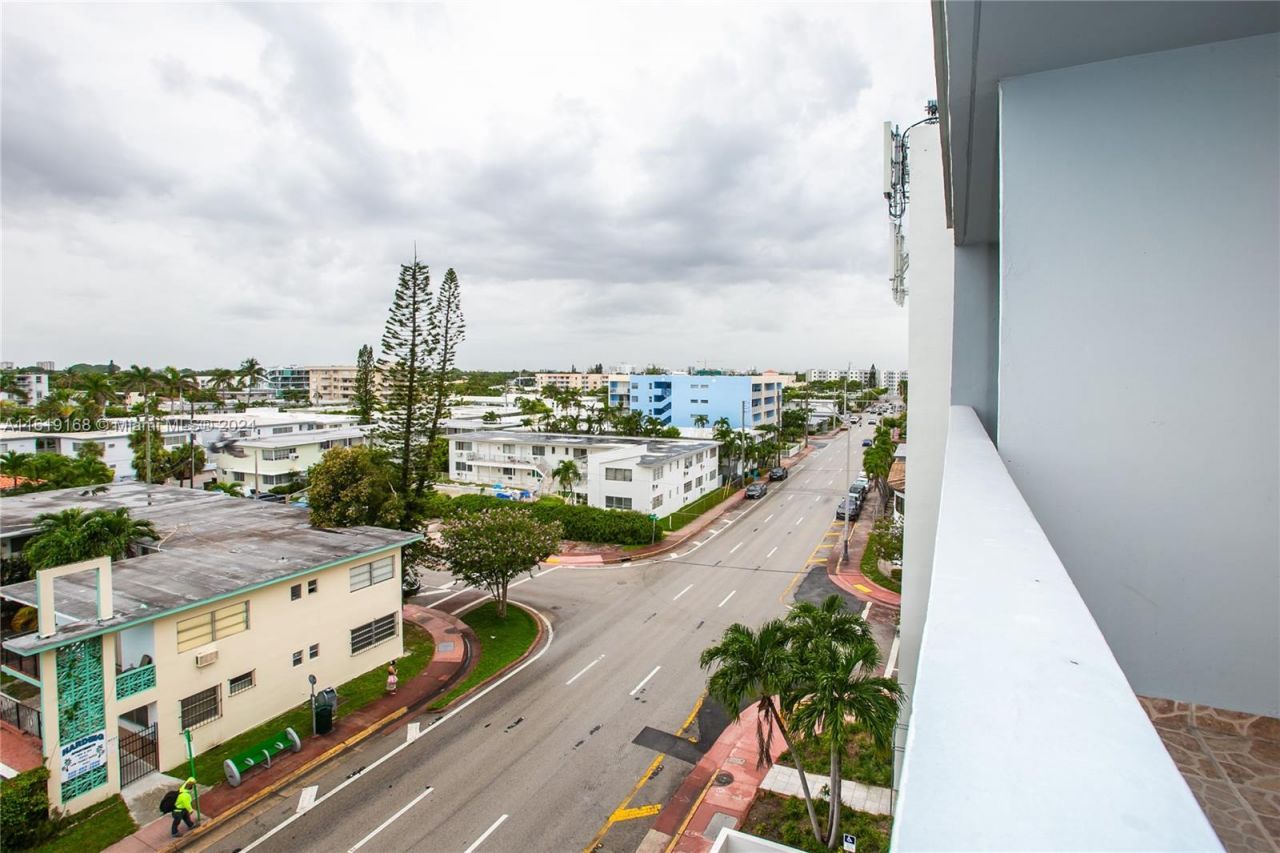 8233 Harding Ave, Unit 606, Miami Beach, FL 33141 Photo