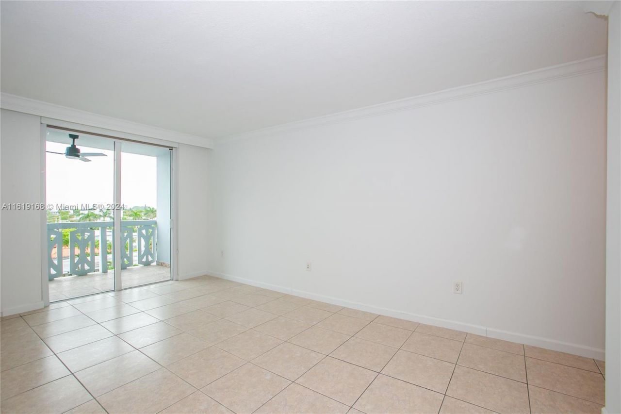 8233 Harding Ave, Unit 606, Miami Beach, FL 33141 Photo