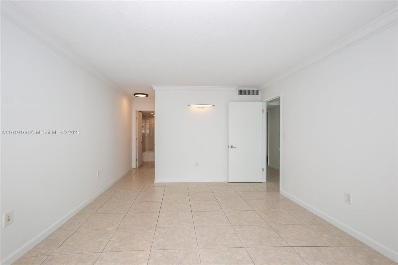 8233 Harding Ave, Unit 606, Miami Beach, FL 33141 Photo