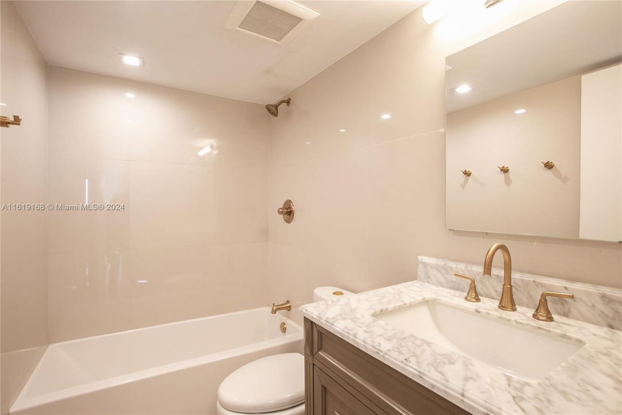 8233 Harding Ave, Unit 606, Miami Beach, FL 33141 Photo