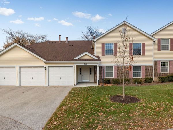 748 Sterling Court, Unit A2, Bartlett, IL 60103