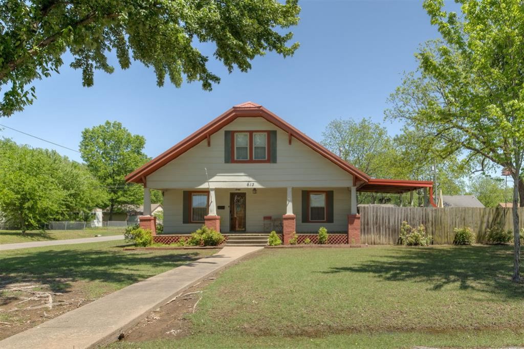 613 N Wineblood Street, Checotah, OK 74426 Main Photo